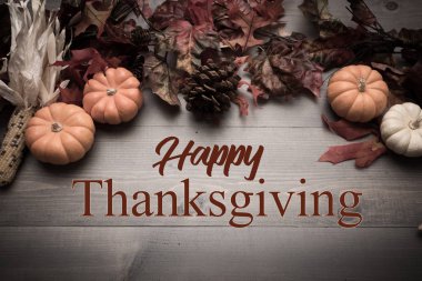 Sonbahar sebze, kabak ve ahşap arka plan yapraklarda