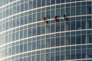 İş yerinde gökdelenler üzerinde pencere contaları, 