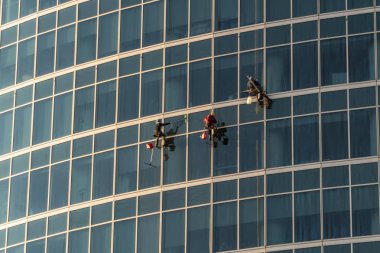 İş yerinde gökdelenler üzerinde pencere contaları, 