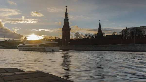 Panoramic view of Moscow river at sunset time lapse — Stock Photo, Image