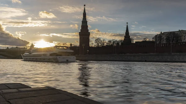 Moskova Nehri günbatımı zaman atlamalı, panoramik manzaralı — Stok fotoğraf