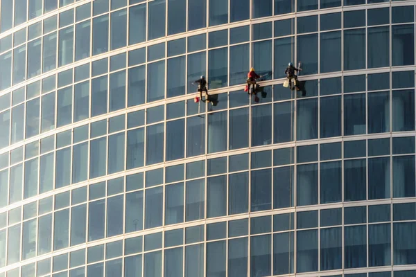 The window washers on the skyscrapers at work,