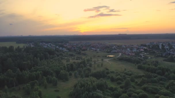 Vista Aérea Lago Zona Climática Média Estradas Aldeias Que Rodeiam — Vídeo de Stock