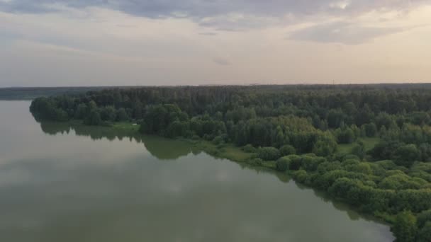 Вид Воздуха Озеро Средней Климатической Зоне Дороги Окрестные Деревни — стоковое видео