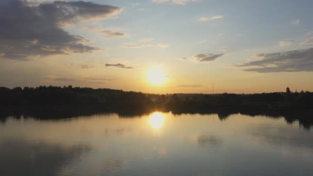 Vista Aérea Del Lago Zona Climática Media Carreteras Pueblos Que — Vídeo de stock