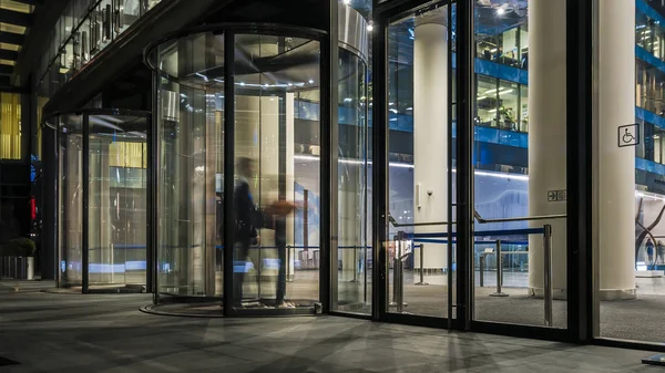 The flow of people passing through the revolving door of the mo Stock Photo
