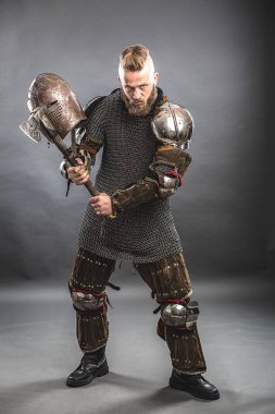 Ortaçağ savaşçı çılgın Viking