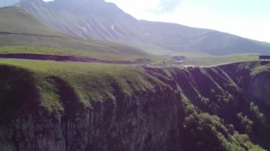 Köy dağlar hava fotoğrafçılığı içinde yer alır. 4k