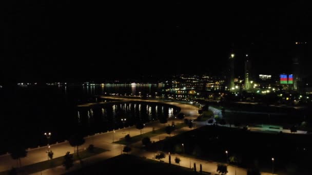 4k Vídeo aéreo de la ciudad iluminada por la noche — Vídeo de stock