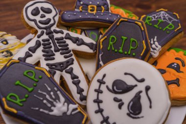 Hayalet rakamlar, pumpkins, zombi şeklinde Halloween tatlı kurabiye. Cadılar Bayramı partisi tatlılar