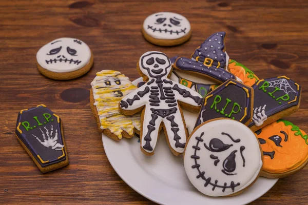 Halloween cookies na świątecznym stole — Zdjęcie stockowe