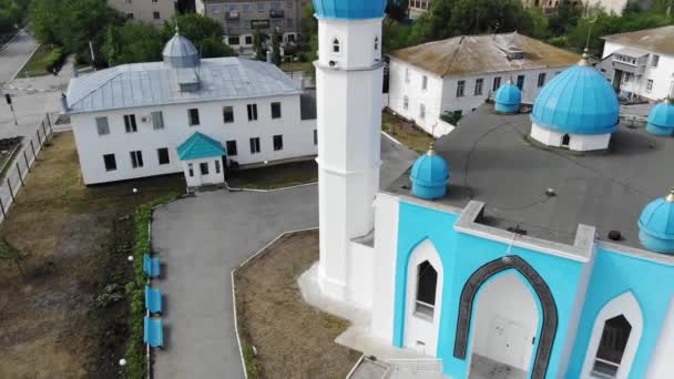 4k Close-up of a Muslim mosque with a birds-eye view. Regilia. Architecture — Stock Video