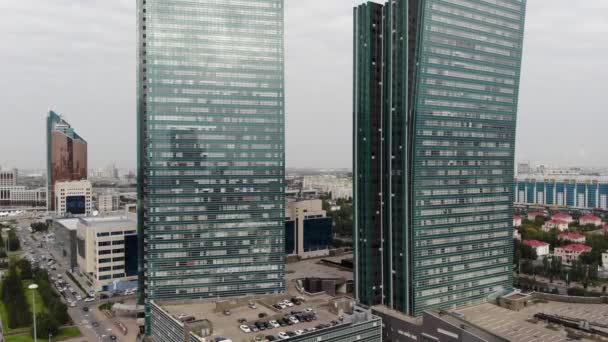 Αεροφωτογραφία Υψηλή Ουρανοξύστες Στο Κέντρο Μιας Μεγάλης Πόλης — Αρχείο Βίντεο