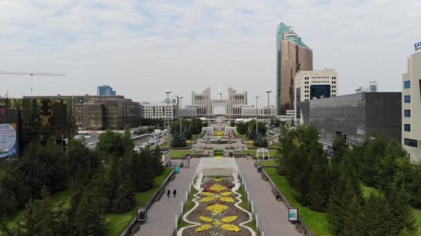 Letecký pohled na krásné central parku. Astana, Kazachstán, Expo 2017 — Stock video