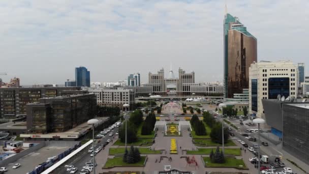 Βίντεο 4k. Μια όμορφη μεγάλη πλατεία στο κέντρο είναι η πρωτεύουσα του Καζακστάν, Αστάνα. Expo 2017 — Αρχείο Βίντεο