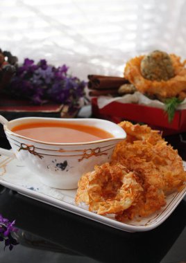 ekmekli cips soğan halkaları