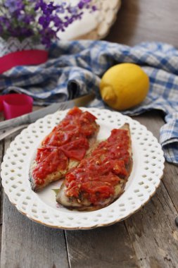 Domatesli fırında uskumru