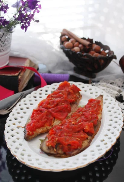 Domatesli fırında uskumru