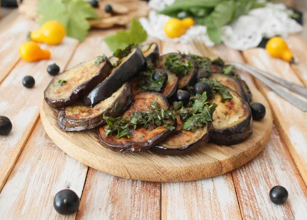 Melanzane Piccanti Con Salsa Pomodoro Coriandolo Melanzane Alla Griglia — Foto Stock