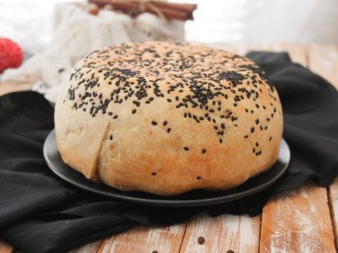 ev yapımı ekmek susam ile