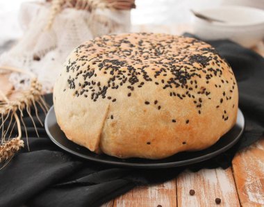 ev yapımı ekmek susam ile