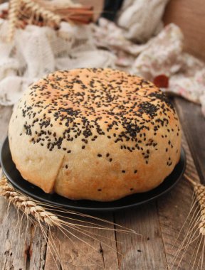 ev yapımı ekmek susam ile