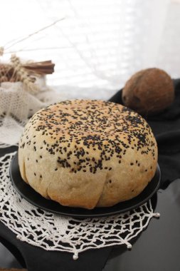 ev yapımı ekmek susam ile
