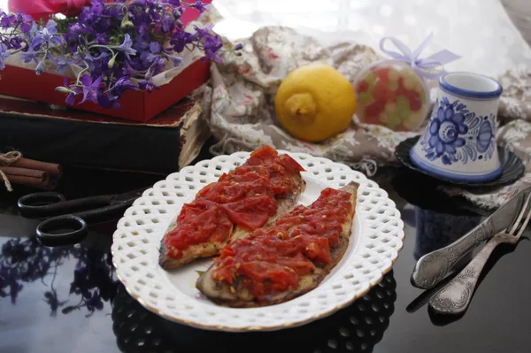 Domatesli fırında uskumru