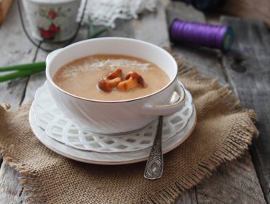 Chanterelle krema, mantar çorbası