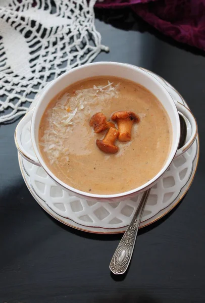 Chanterelle Cream Mushroom Soup — Stock Photo, Image