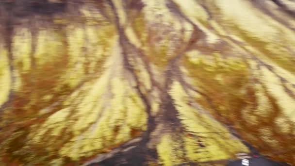 Вид Сверху Дорогу Зеленые Метеоры Камера Летит Туман — стоковое видео