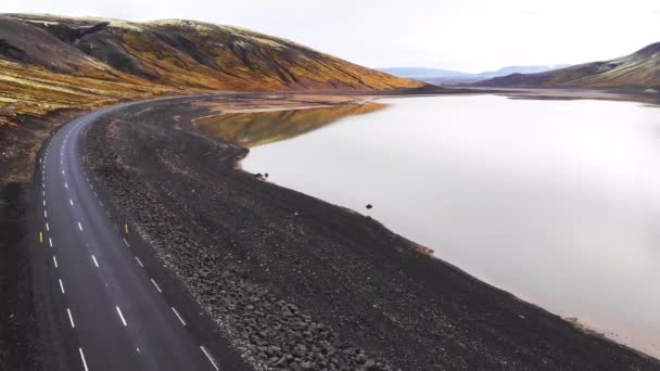 Вид Зверху Дороги Озера Промінь Сонця Показів Єктив Аерофотозйомки Ісландія — стокове відео