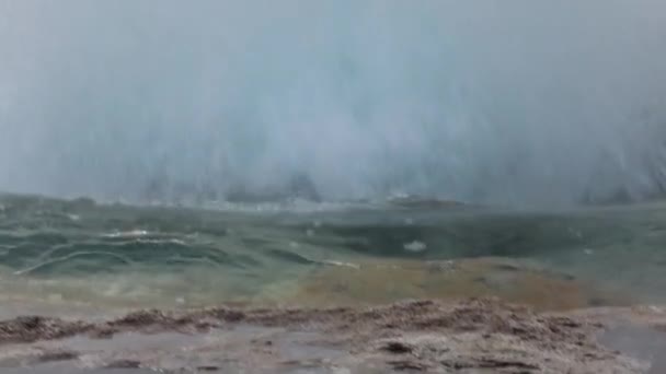 Geyser Eruption Iceland Water Rushes — Stock Video