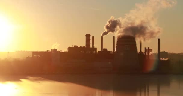 Verschmutzung Rauch Aus Industrieschornsteinen Wärmekraftwerken Industrielandschaft Fabrikblick — Stockvideo