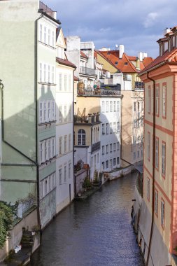 Prague, Çek Cumhuriyeti güzel görünümünü Dvorak dolgu, Vltava Nehri ve Prag eski şehir. Prague, Çek Cumhuriyeti merkezi Panoraması.