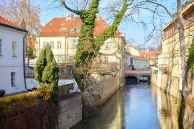 Prague, Çek Cumhuriyeti güzel görünümünü Dvorak dolgu, Vltava Nehri ve Prag eski şehir. Prague, Çek Cumhuriyeti merkezi Panoraması.