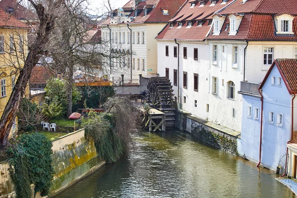Prague, Çek Cumhuriyeti güzel görünümünü Dvorak dolgu, Vltava Nehri ve Prag eski şehir. Prague, Çek Cumhuriyeti merkezi Panoraması.