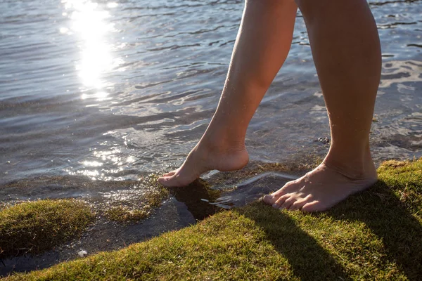 Young Girl Walks Barefoot Beach Girl Legs Water Sunlight — Stock Photo, Image