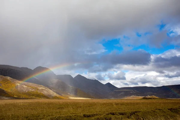 Bellissimo Arcobaleno Montagna Islanda Mattinata Estiva Colorata Islanda Europa Stile Immagine Stock