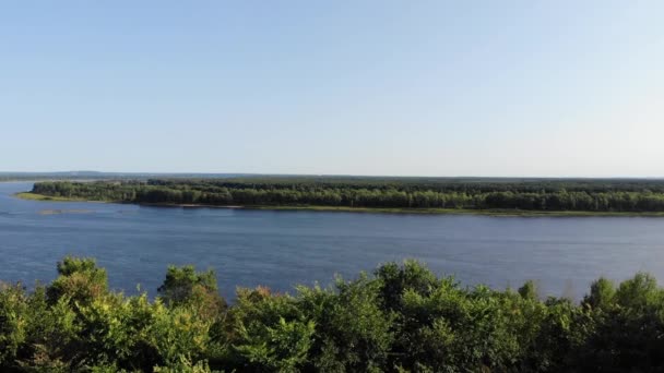 Blick Von Oben Fliegen Über Den Fluss Und Bäume Sommer — Stockvideo