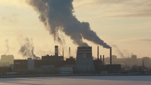 Тип Промышленных Труб Которых Дым Отходы Промышленности Загрязняют Атмосферу Земли — стоковое видео