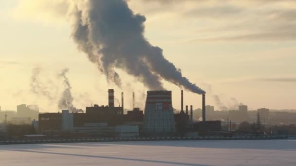 Typ Průmyslového Potrubí Nichž Kouře Průmyslový Odpad Znečišťuje Atmosféru Země — Stock video