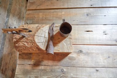 Rusya, çalışma kampı. İç görünüm eski bir hapishane. Kelepçe ve mahkumların aygıtları