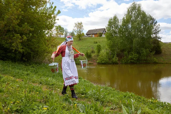 Woman Village Engaged Housekeeping Girl Carrying Buckets Water Clean Source — Stock Photo, Image