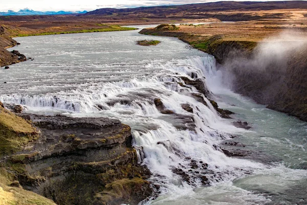 Veduta Una Cascata Islanda Acqua Scorre Dall Alto Verso Basso — Foto Stock