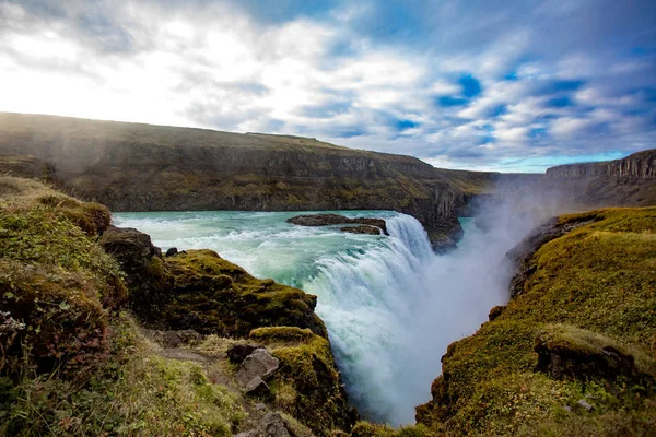 Widok Wodospad Islandii Woda Przepływa Góry Dołu — Zdjęcie stockowe