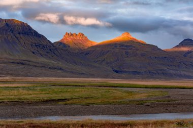İzlanda. Güzel yaz manzaraları adanın Doğa Manzaralı