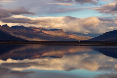 İzlanda. Güzel yaz manzaraları adanın Doğa Manzaralı