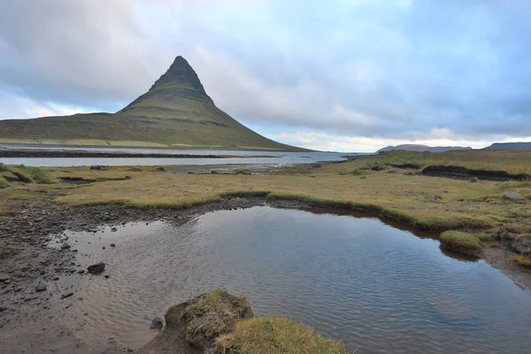 Исландия Красивые Летние Пейзажи Видом Гору Киркюфетль — стоковое фото