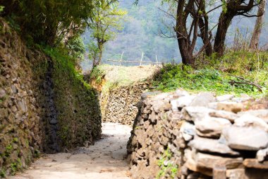 Nepal dağ köylerinin manzarası. Hayat ve yaşam yayla köylerinde sıradan Nepal